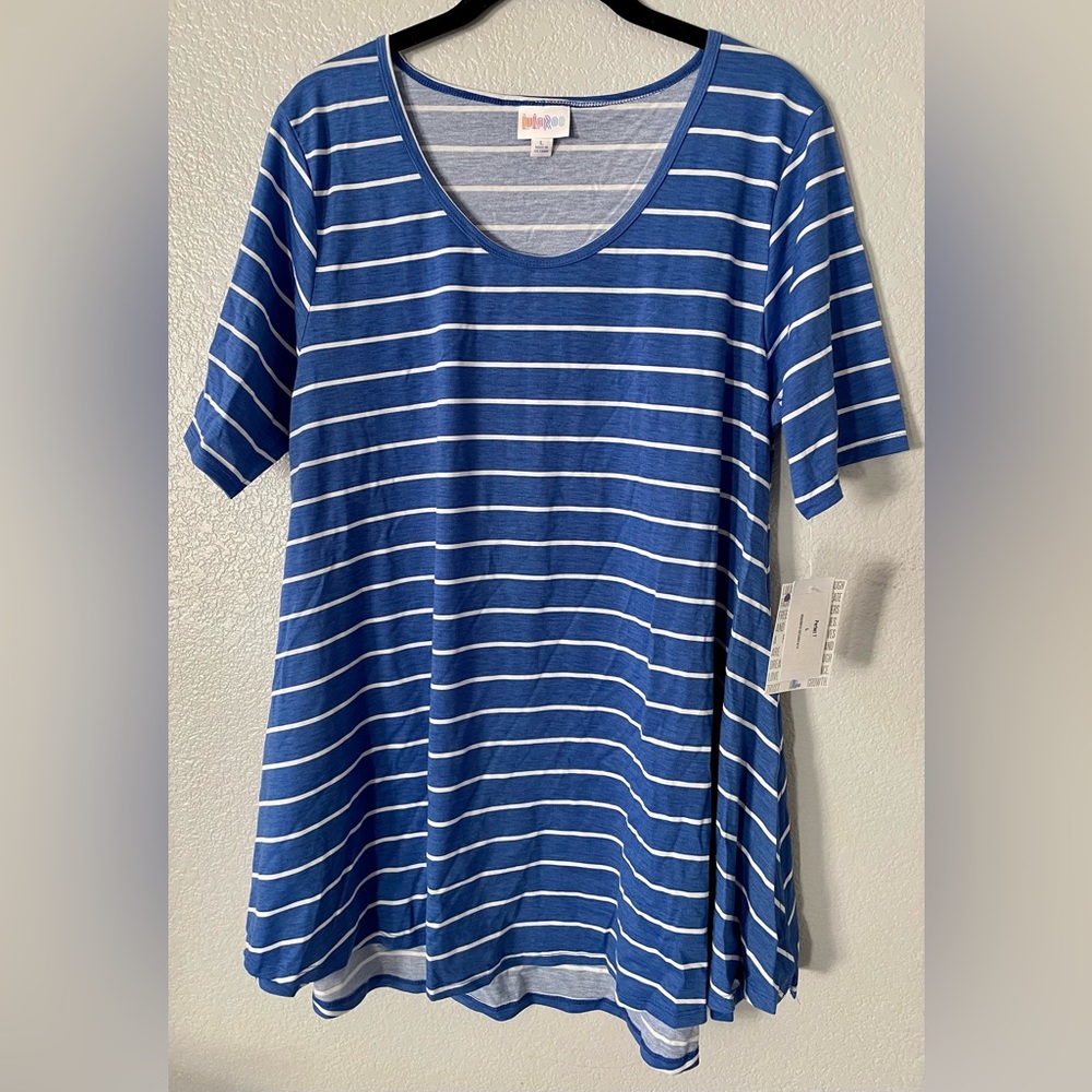 LuLaRoe women’s L Perfect Tee!